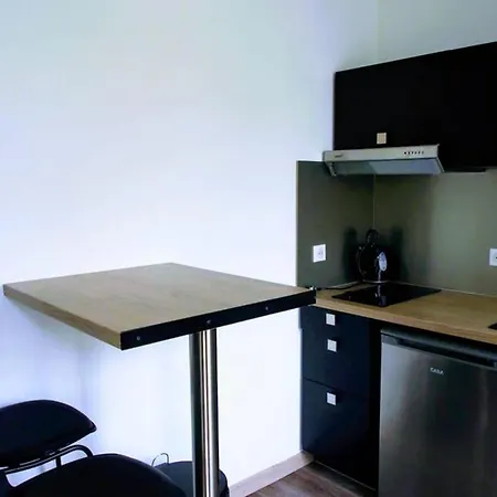 Logement Moderne Proche Gare,terasse+parking &wifi