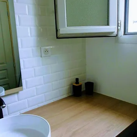 Logement Moderne Proche Gare,terasse+parking &wifi La Rochelle (Charente-Maritime)