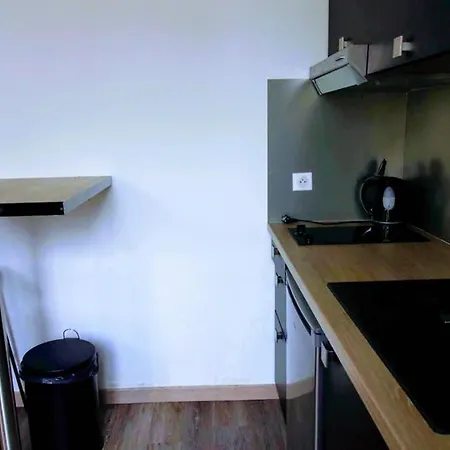 Appartement Logement Moderne Proche Gare,terasse+parking &wifi *