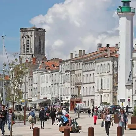 Appartement Logement Moderne Proche Gare,terasse+parking &wifi *